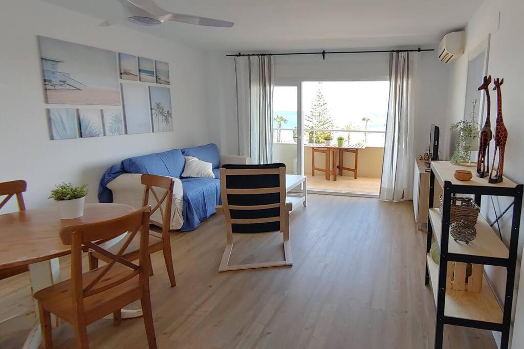 Precioso Apartamento Frente A La Playa Torre Del Mar Luaran gambar