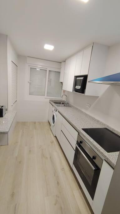 Precioso Apartamento Frente A La Playa Torre Del Mar Luaran gambar