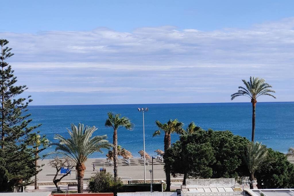 Precioso Apartamento Frente A La Playa Torre Del Mar Luaran gambar