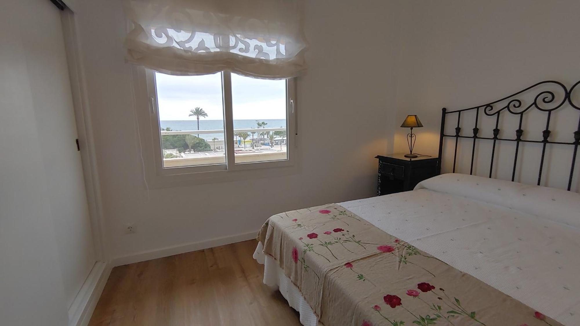 Precioso Apartamento Frente A La Playa Torre Del Mar Luaran gambar