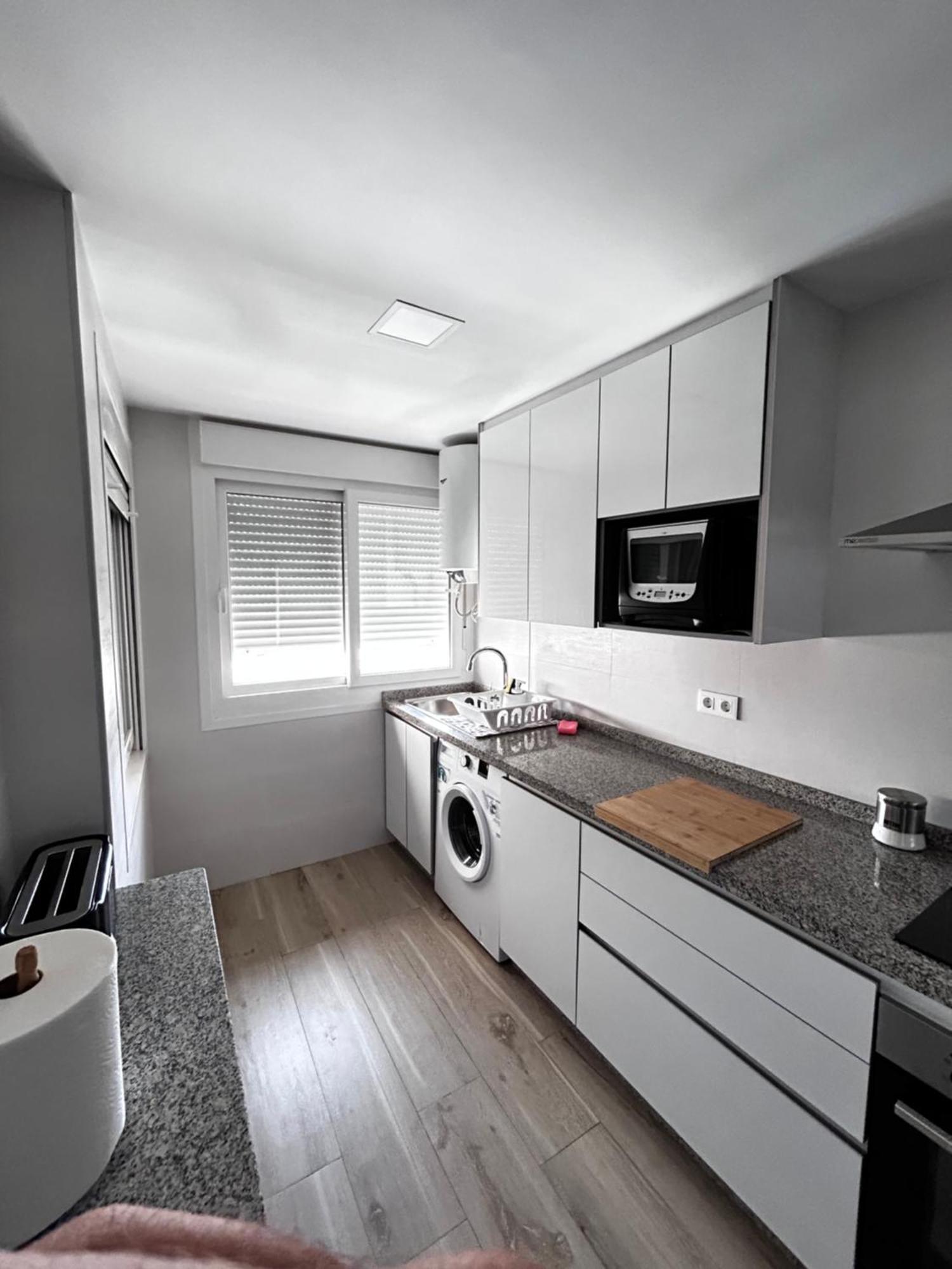 Precioso Apartamento Frente A La Playa Torre Del Mar Luaran gambar