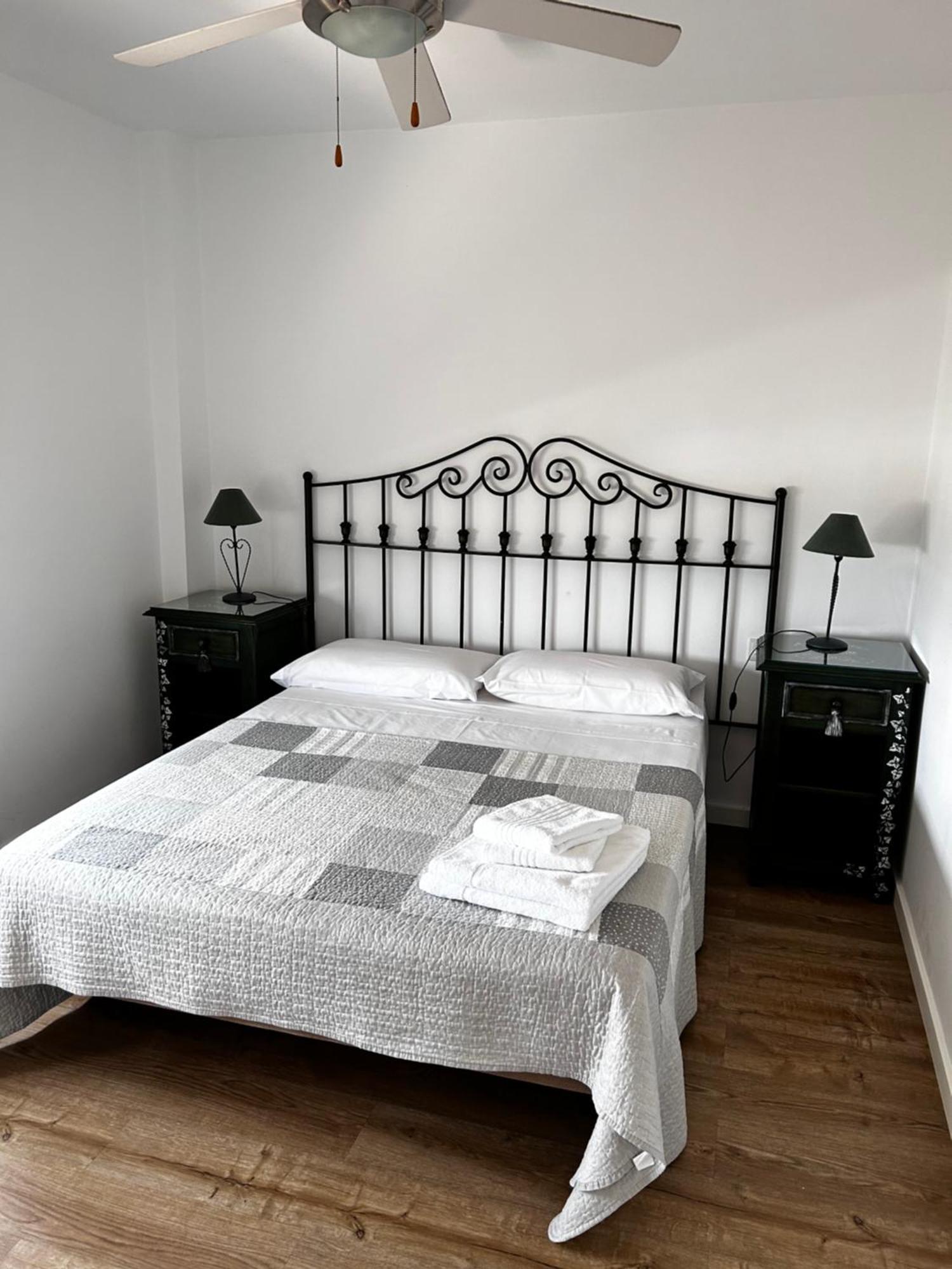 Precioso Apartamento Frente A La Playa Torre Del Mar Luaran gambar