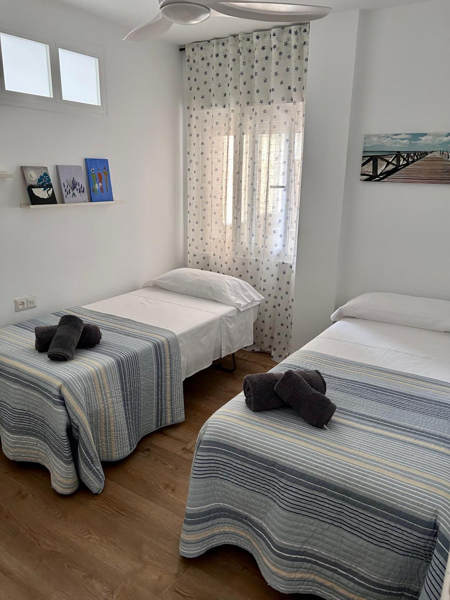 Precioso Apartamento Frente A La Playa Torre Del Mar Luaran gambar